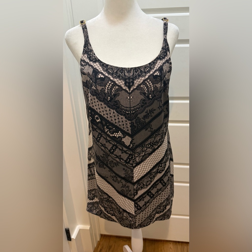 CAbi. Monaco Lace Print Tank. Size Small.